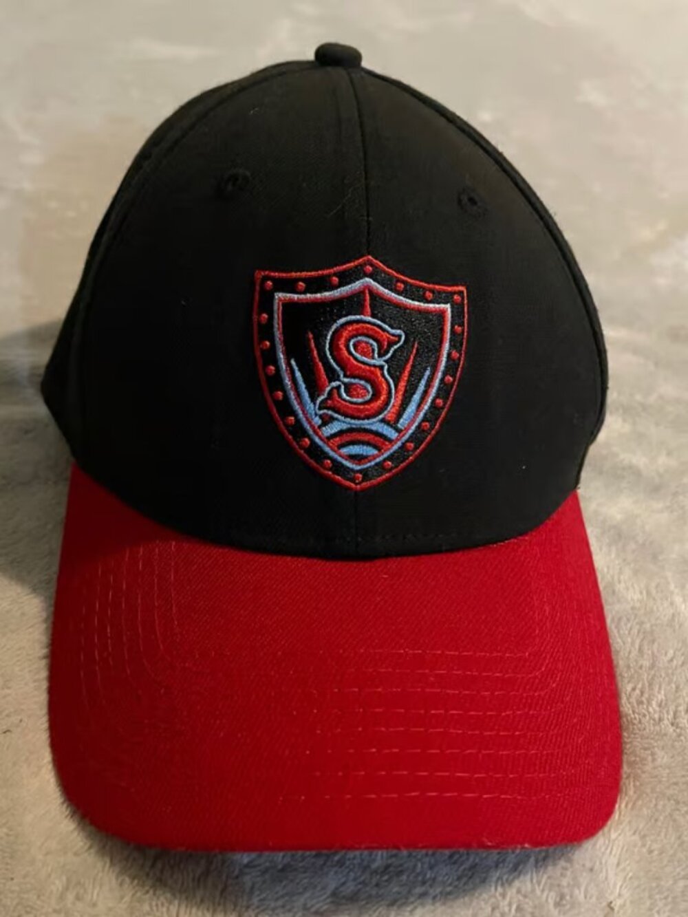 New Era 39THIRTY Marvel Defenders of the Diamond Black Red Hat Small Medium